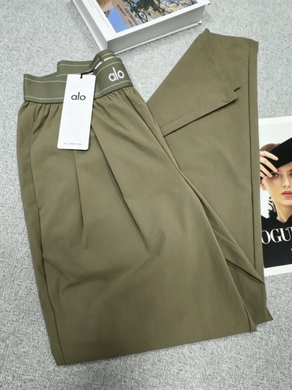 🌼NWT ALO Yoga Olive Relaxed Trouser🌱Regular 30" Inseam - Picture 3 of 7
